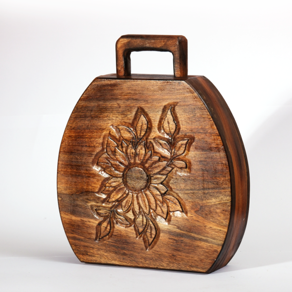 arttr-urun-ahsap-canta-1080-13503 Yasemin | Ahşap Oyma | El Yapımı Ahşap Oyma Çanta – Günebakan Motifli