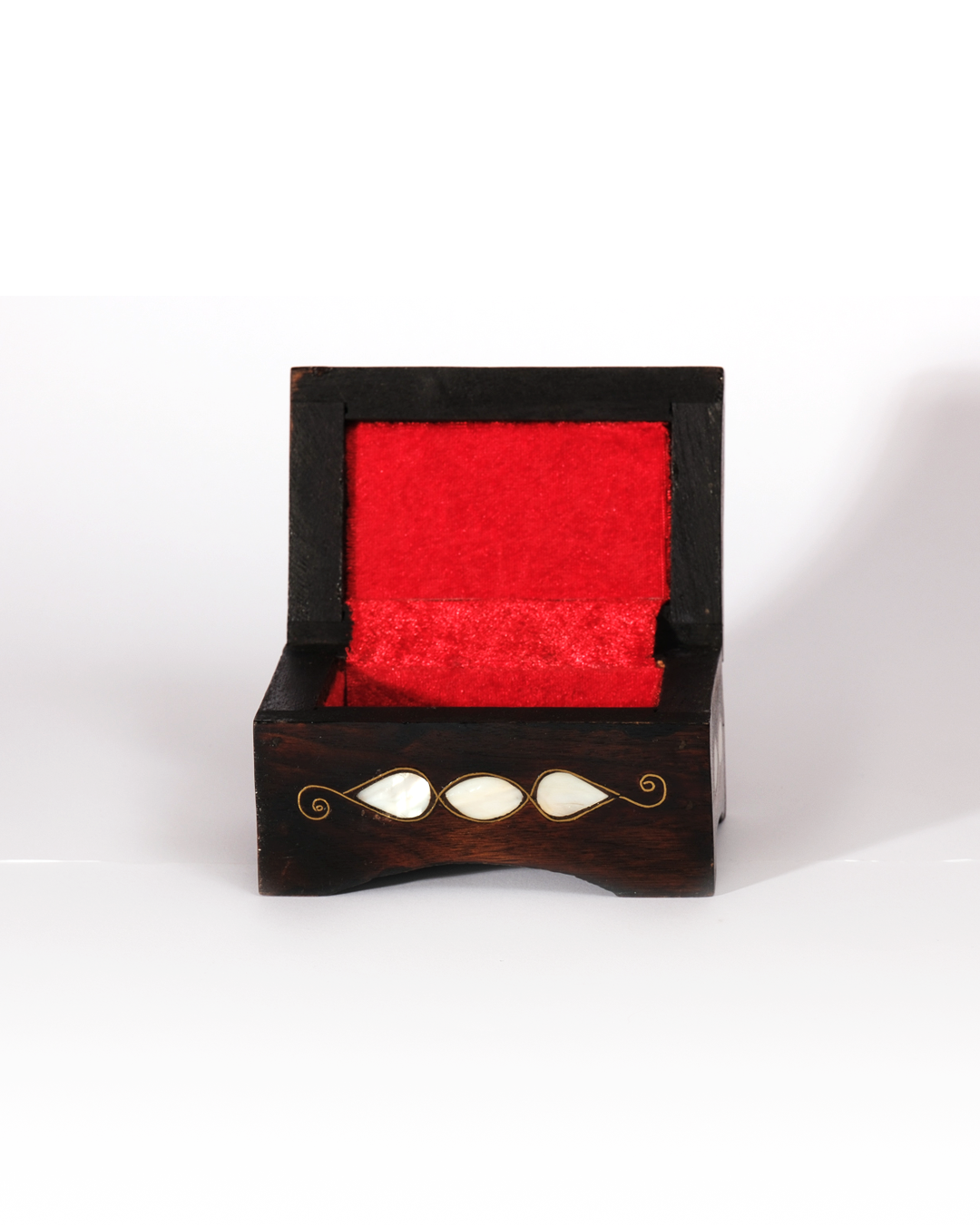Yasemin | El Yapımı Sedef Kakma Ahşap Kutu İçi Kırmızı Kadife Kaplı – Geleneksel Kakma Sanatıyla Özgün Tasarım - Görsel 2